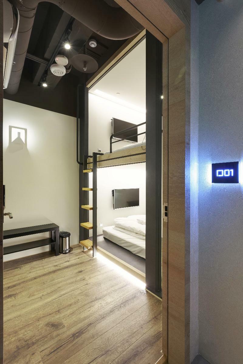Hostel Taiwan Youth & Capsule Taipei