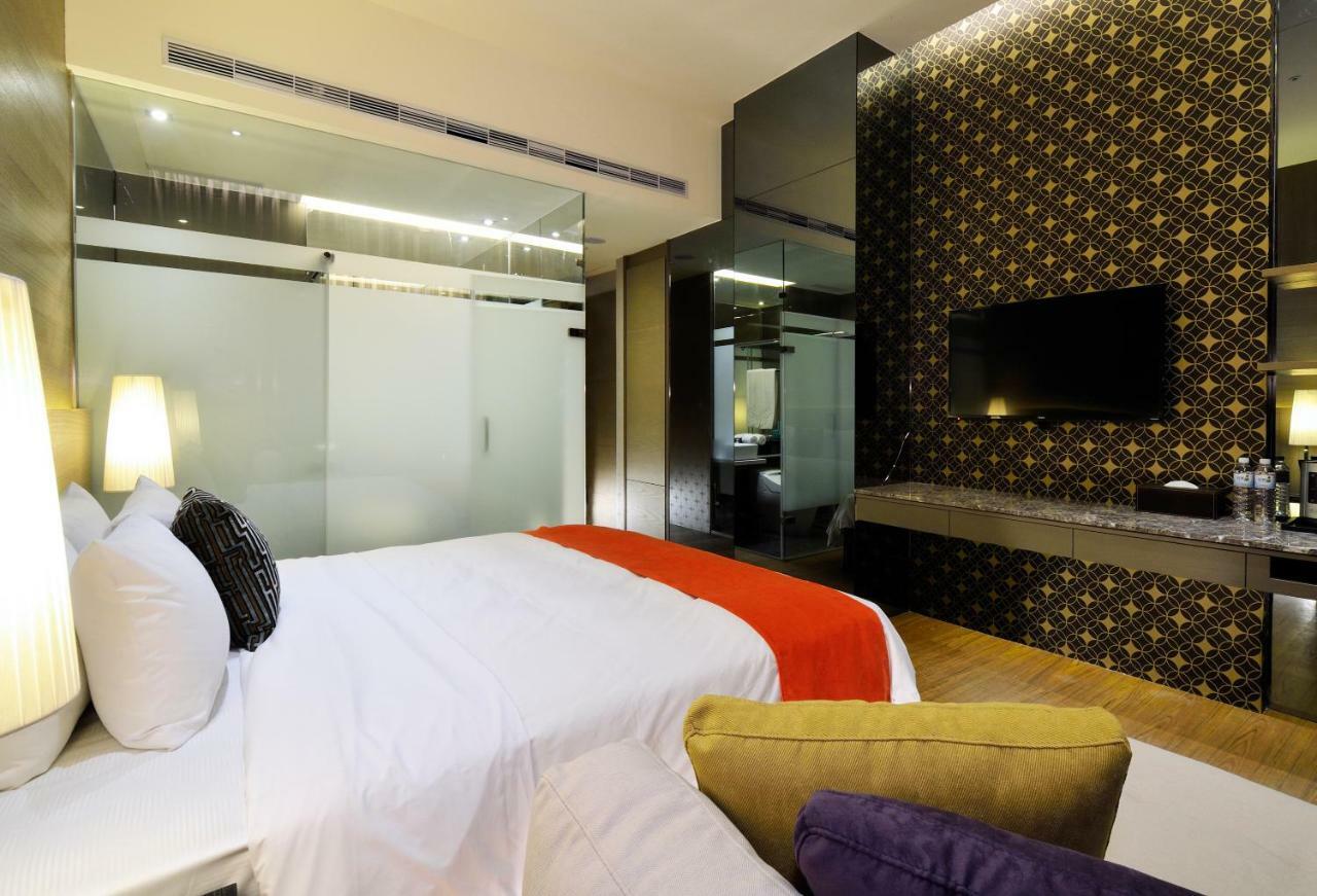 Hotel Amici Six Star 3*