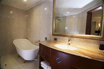 Royal Palace Hotel 4*