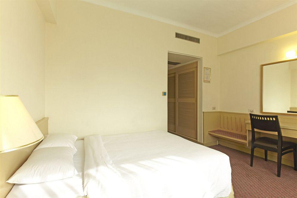 Emperor Hotel 3*