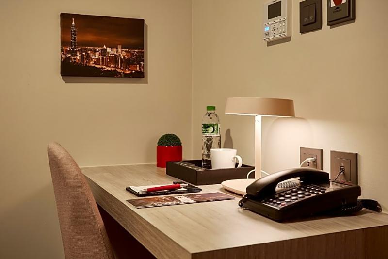 Hotel Eastin 3*