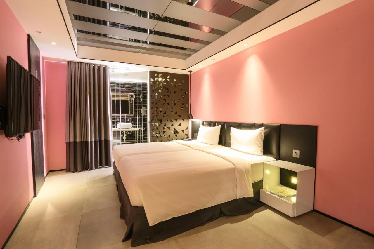 Papa Whale Hotel 4*