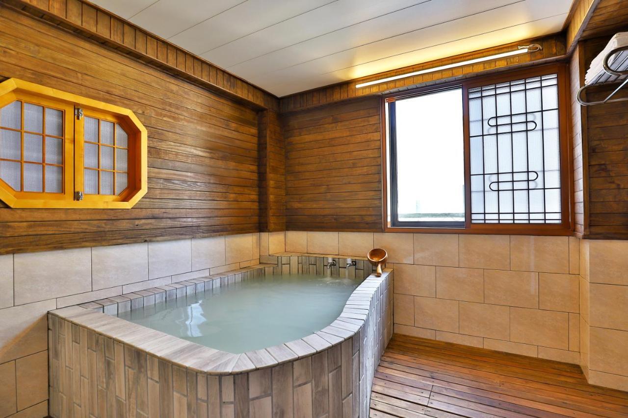 Phoenix Pavilion Hot Spring Inn Taipei