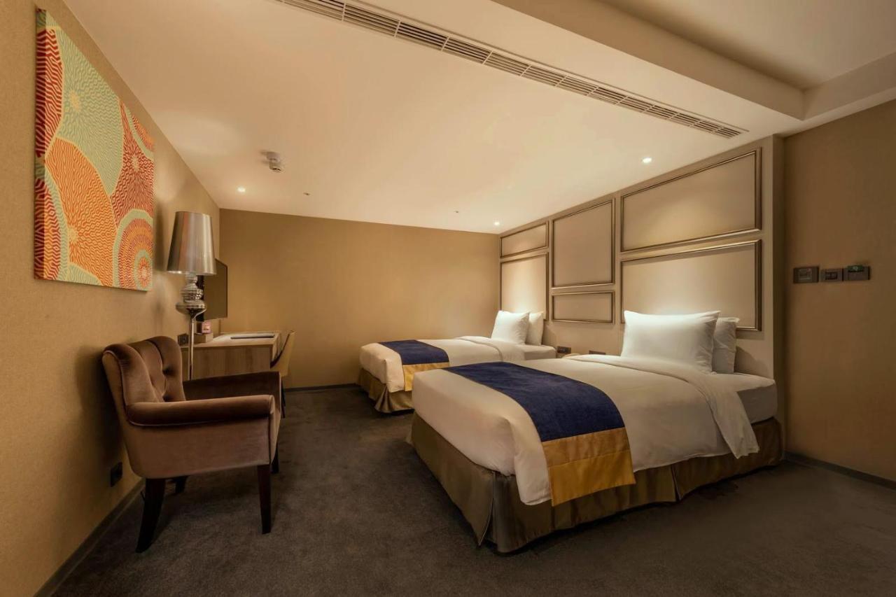 World Zhongxiao Hotel