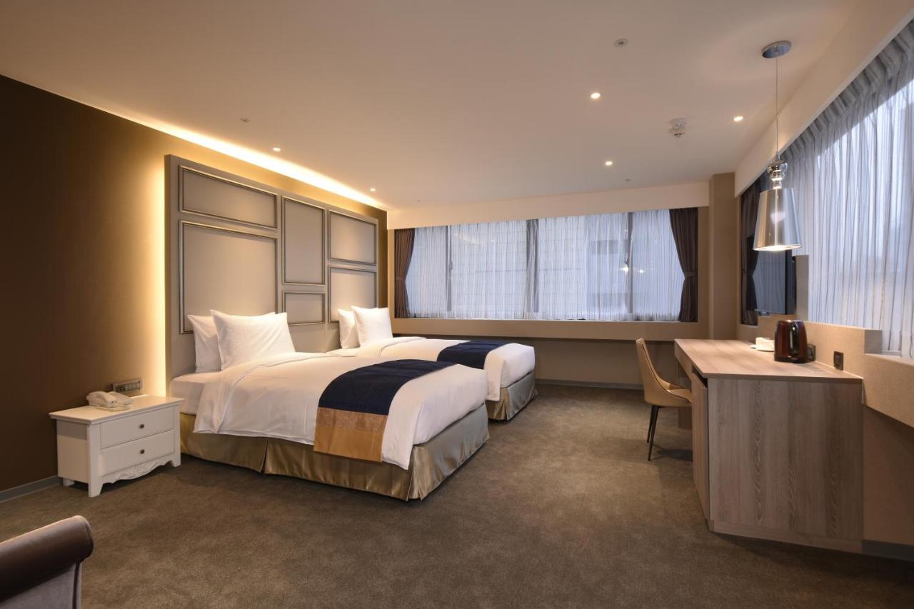 World Zhongxiao Hotel