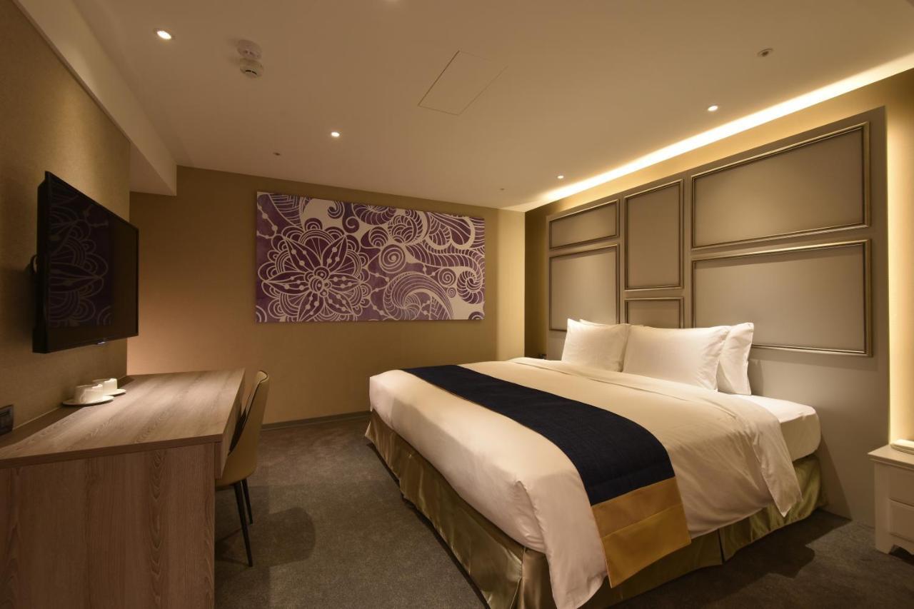 Hotel World Zhongxiao 4*
