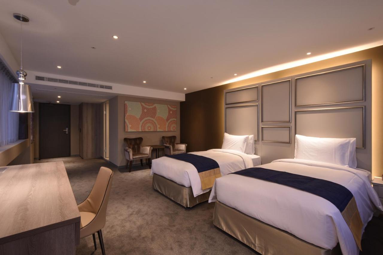 World Zhongxiao Hotel 4*
