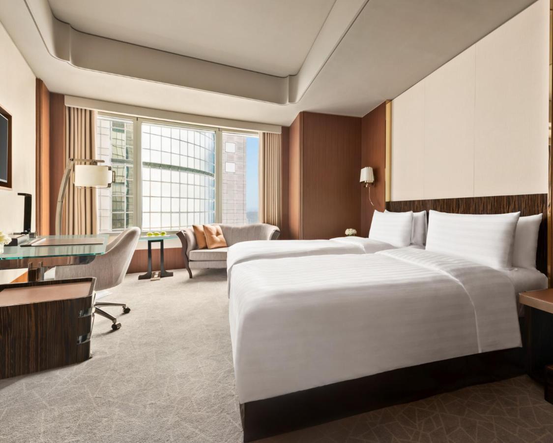 Shangri-la Far Eastern, Hotel