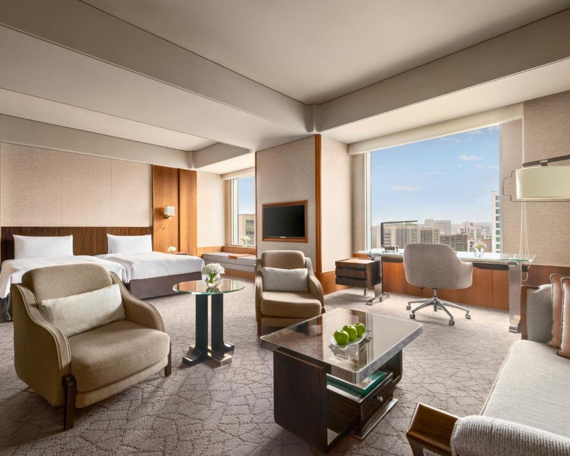 Shangri-la Far Eastern, Hotel 5*