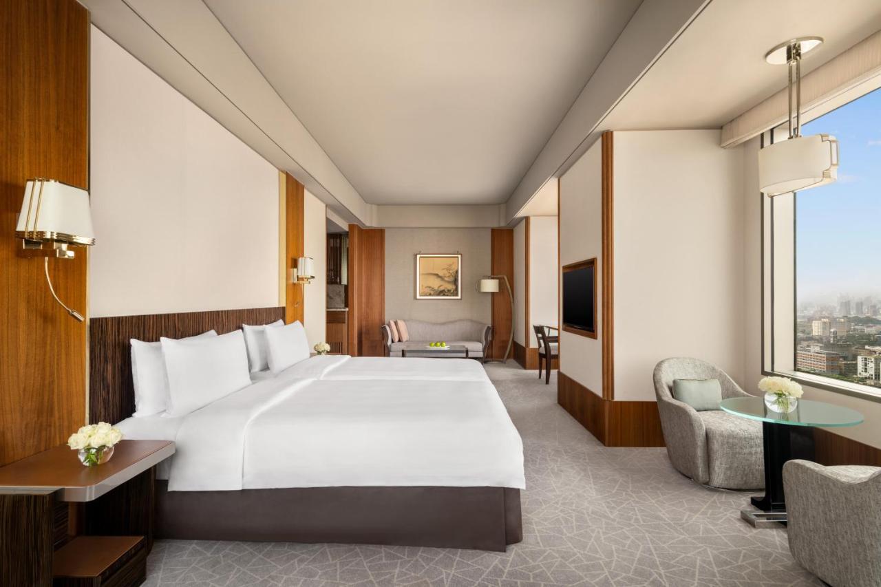 Shangri-la Far Eastern, Hotel 5*