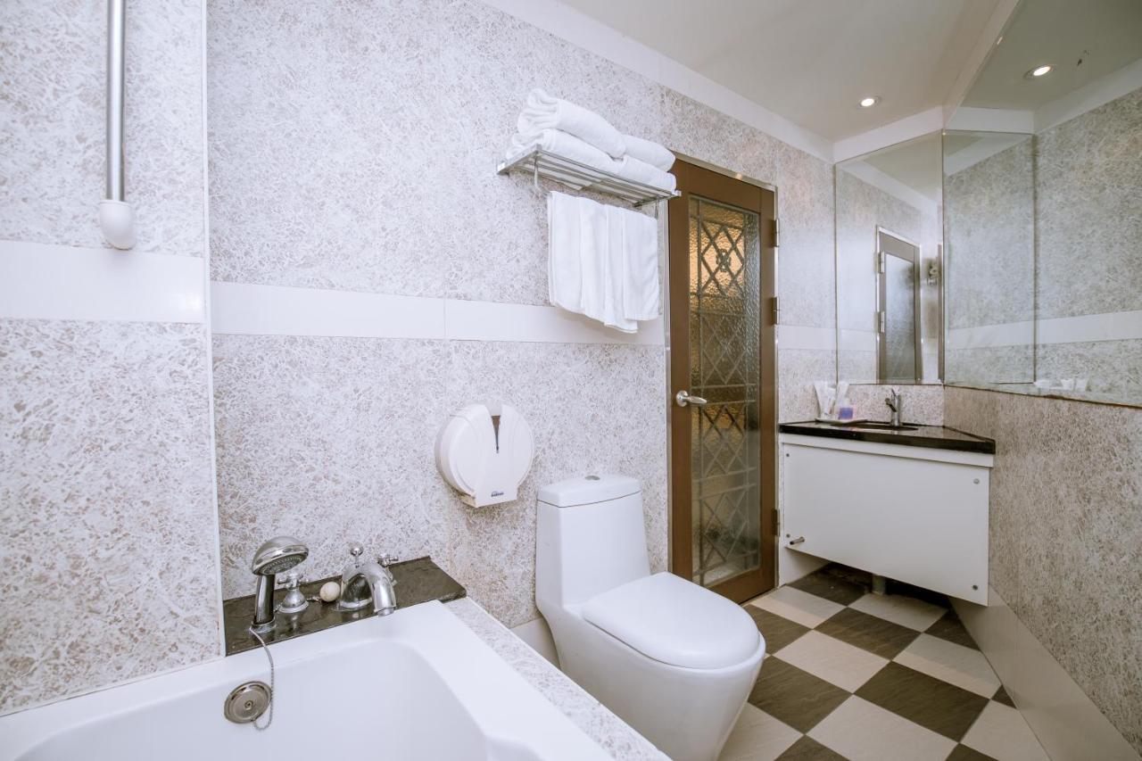 Guide Xinyi Hotel 3*