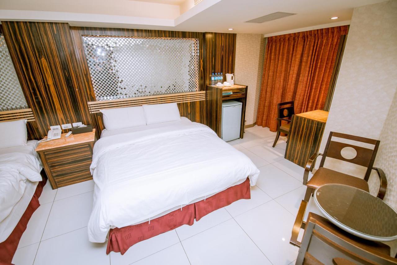 Guide Xinyi Hotel 3*