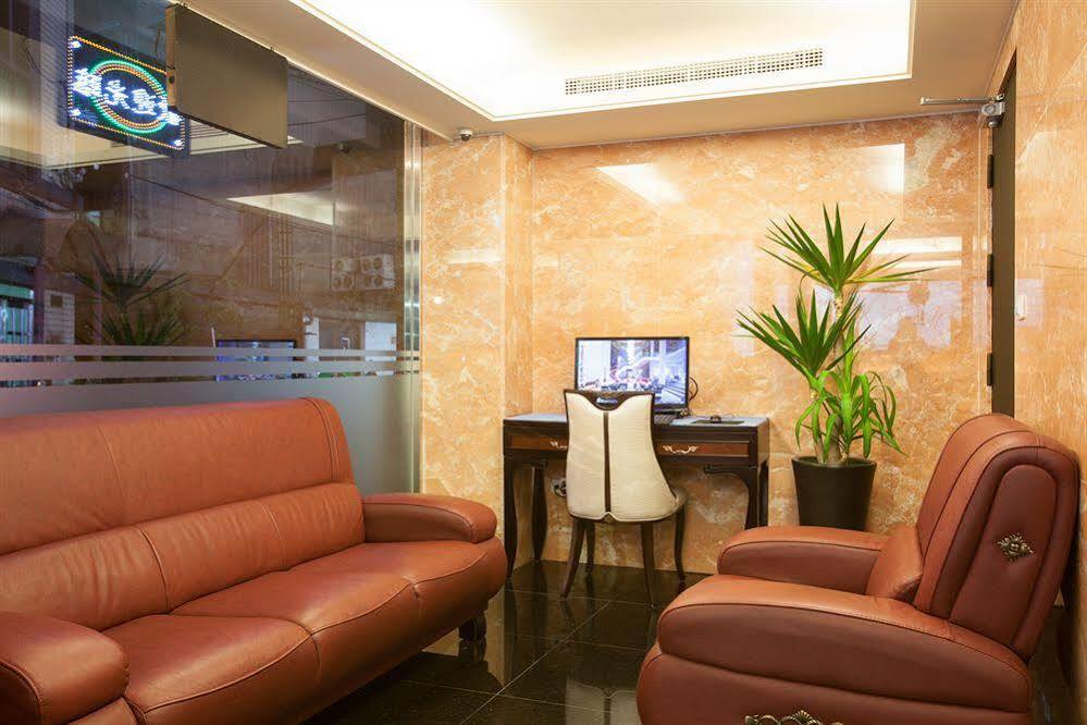 Guide Xinyi Hotel 3*