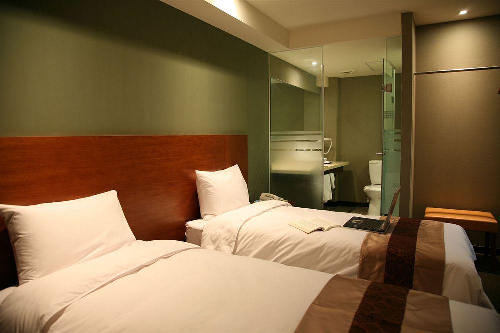 Orange Hotel-kaifong Penginapan