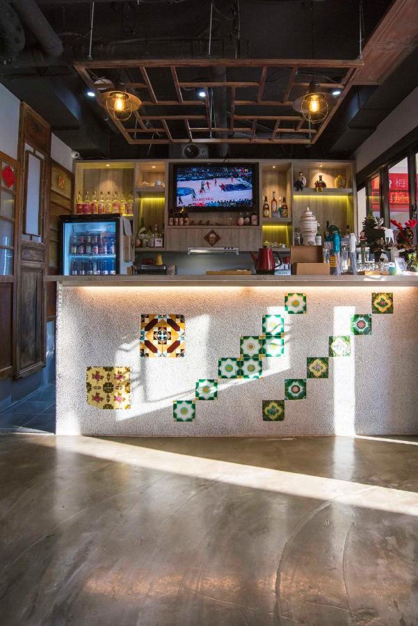 Asrama Old Door & Bar