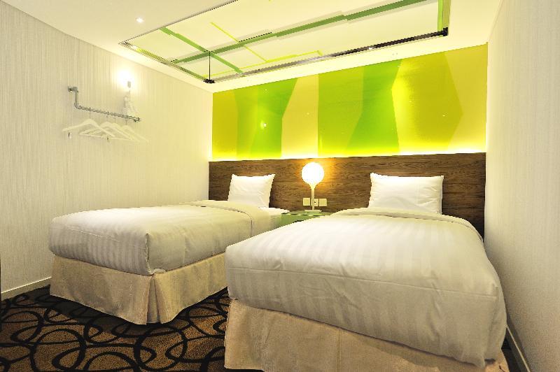World - Zhonghua 4* Taipei