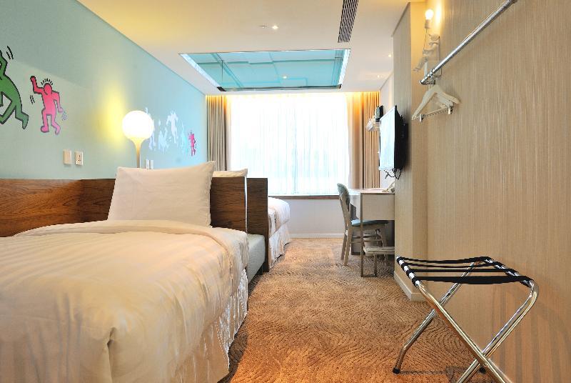 World - Zhonghua Hotel 4*