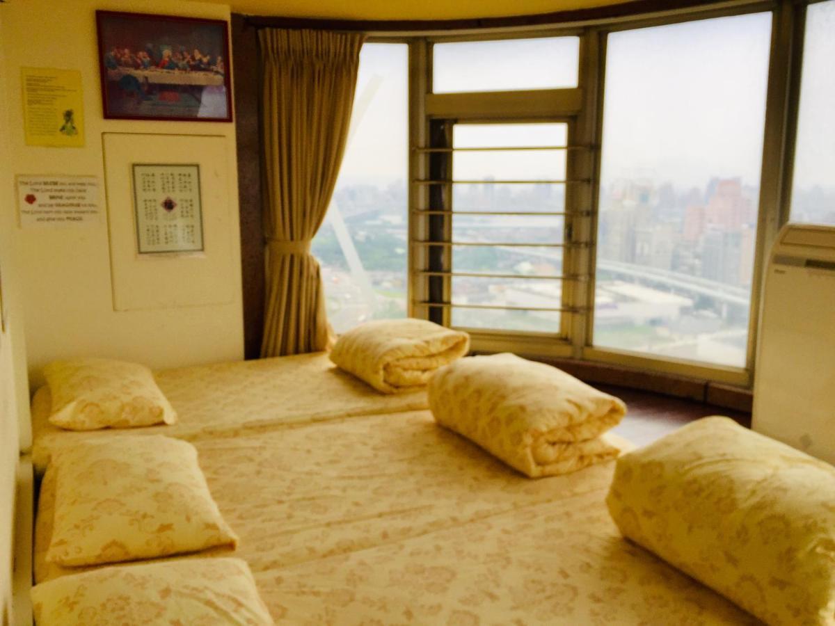 Holo Hostel *