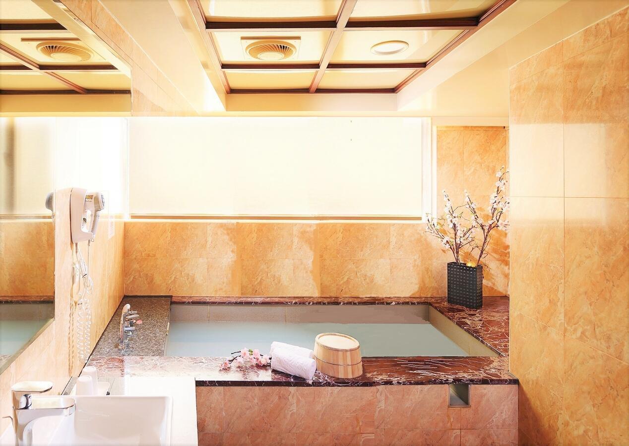 Chyuan Du Spring Hotel 3*