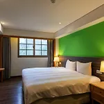 Green World Triple Beds