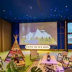 Roaders Plus Hotel - Theme