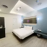 Walker Hotel - Sanchong