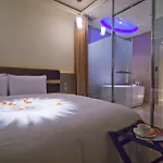 Hotel Eight Zone