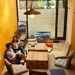 Flip Flop Hostel - Main Station