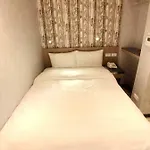 Red 13 Apartment
