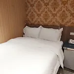 Red 13 Apartment