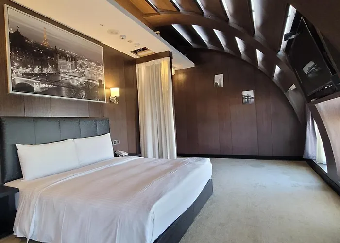 Meworld Hotel - Taipei Main Station