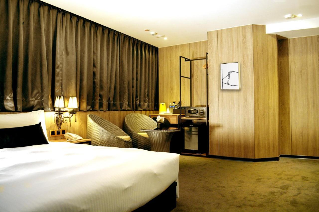 Hotel Heroes Square 3*