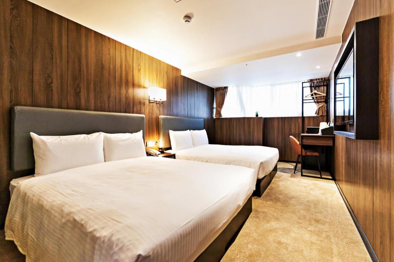 Hotel Heroes Square 3*
