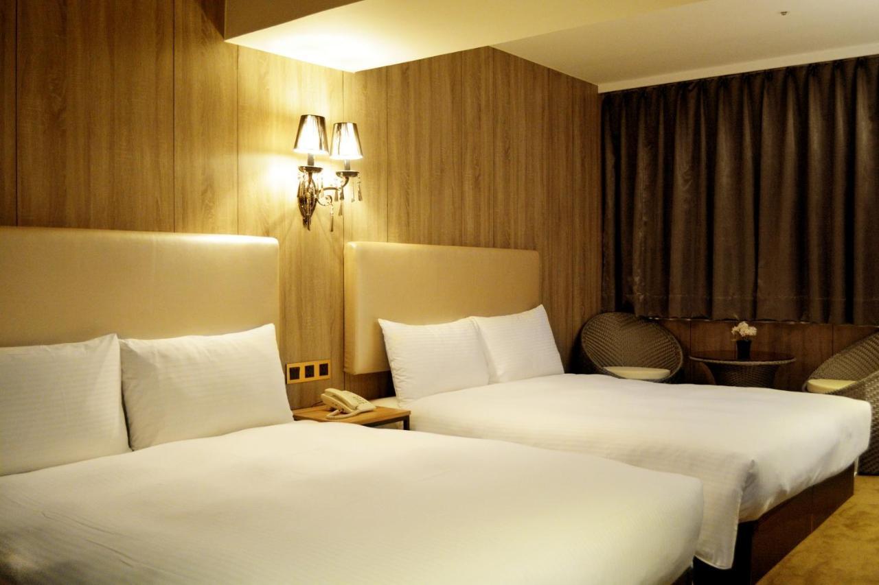 Heroes Square Hotel