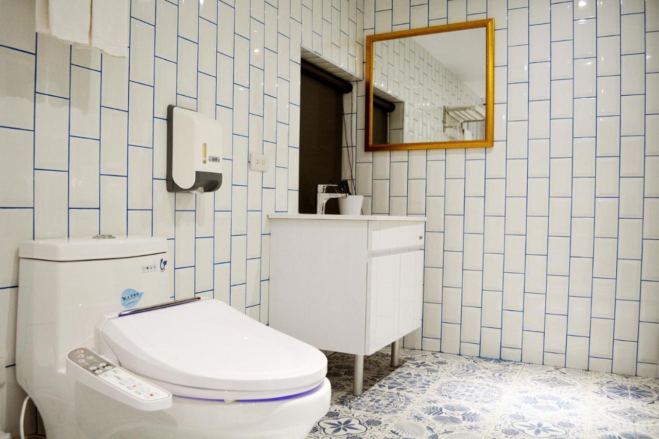 Heroes Square Hotel