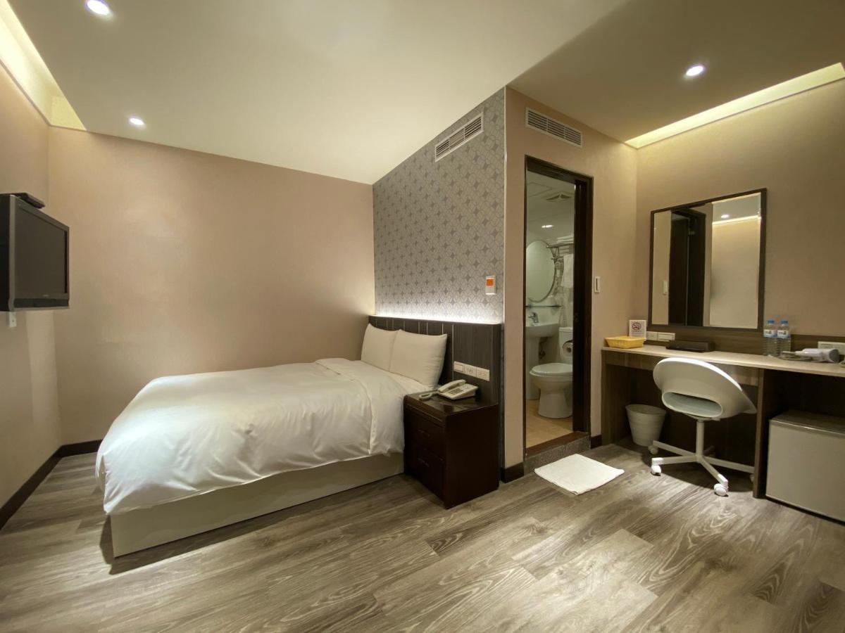 Chair Man Hotel 3*