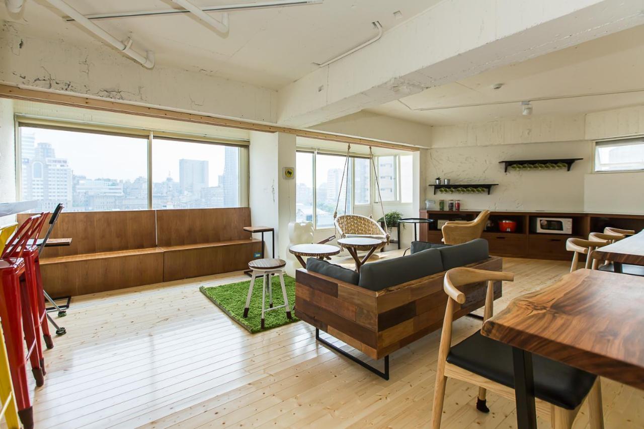 Mr. Lobster's Secret Den Design Hostel Taipei