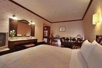Pink Lotus Hotel 3*