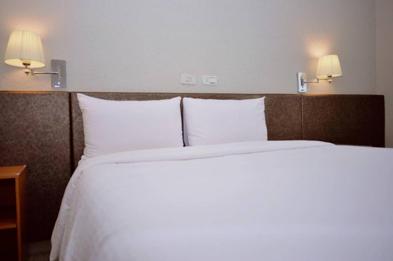 Walker - Sanchong Inn Taipei