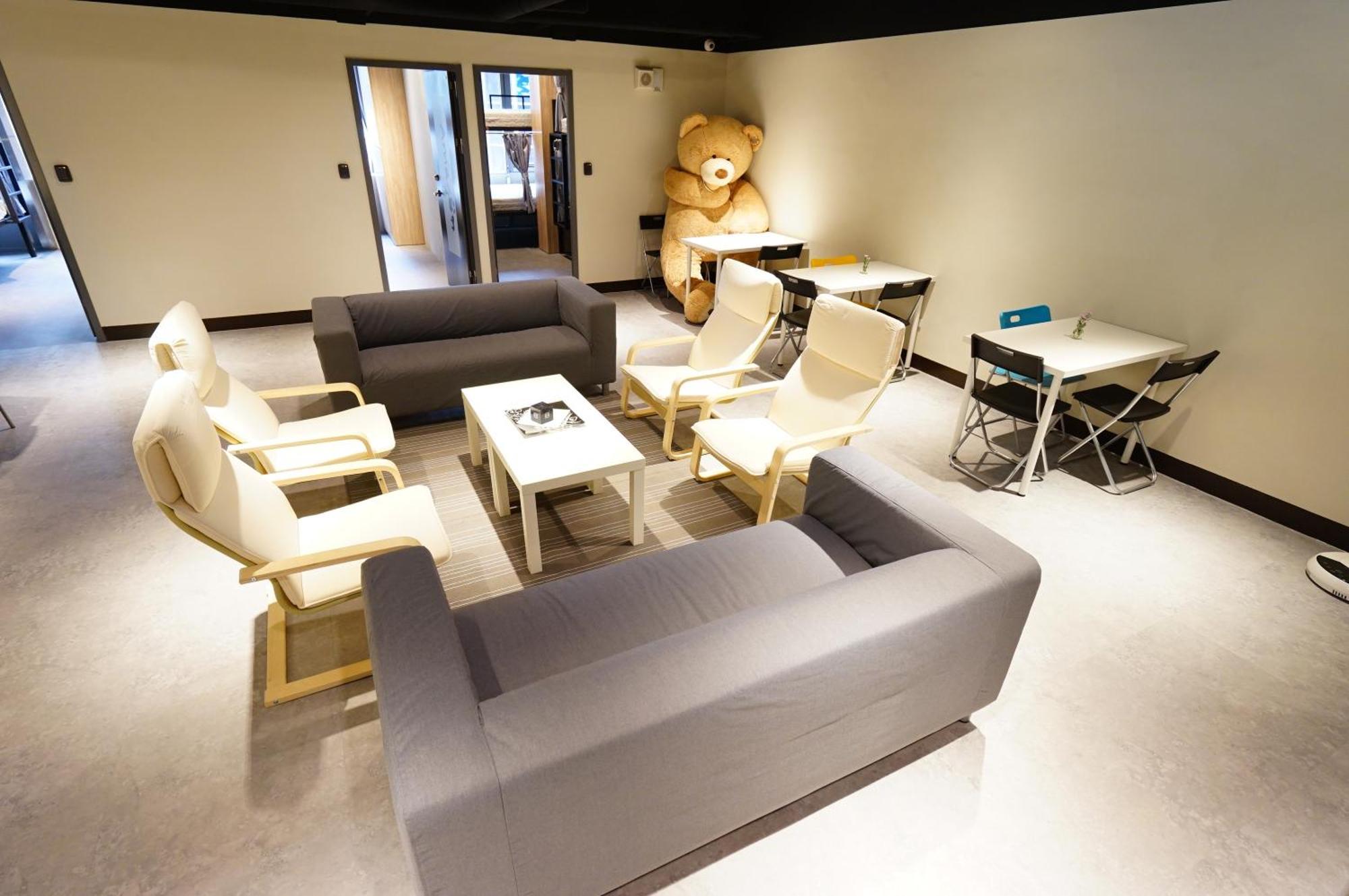 Cavemen Station Youth Branch Taipei