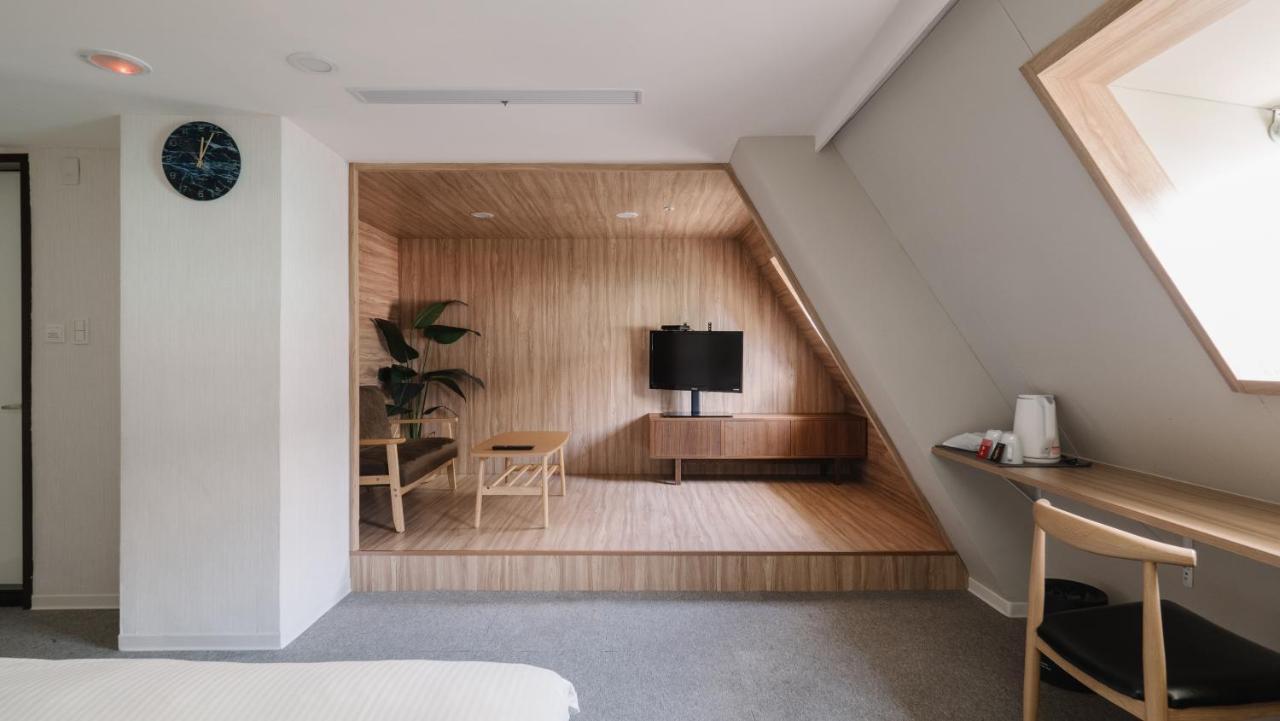 Attic Penginapan