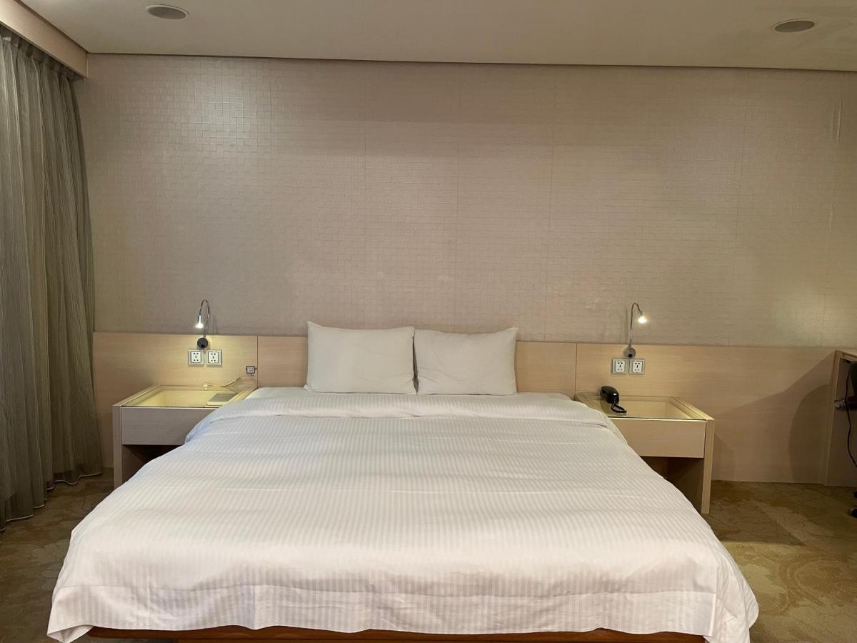 Yomi - Shuanglian Mrt Hotel