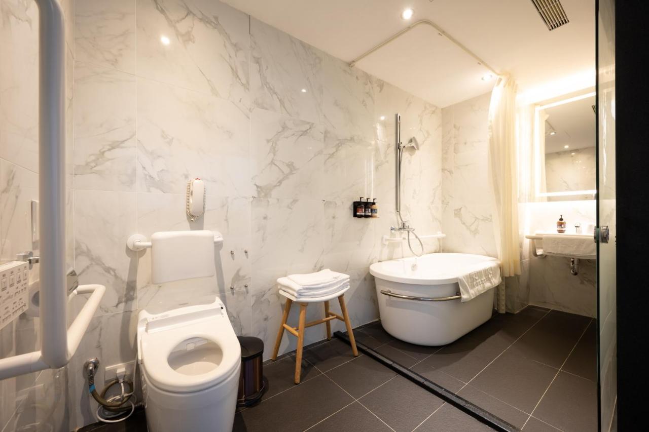 Hotel East 3*
