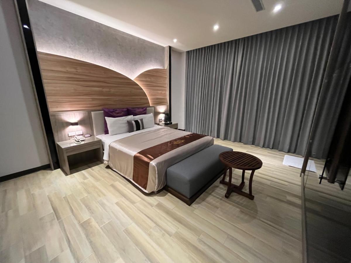 Hotel Purple Rainbow