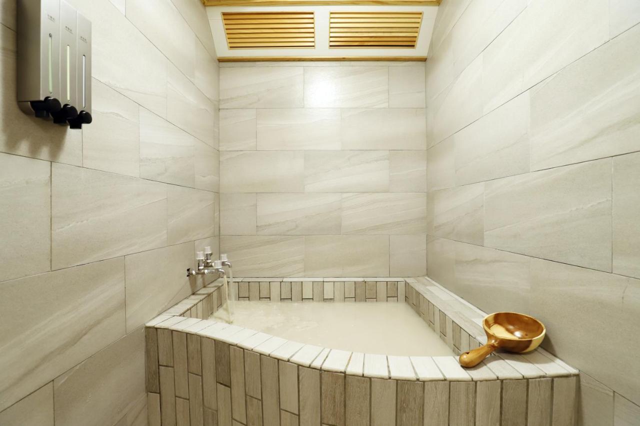 Gorgeous Hot Spring Inn 3*