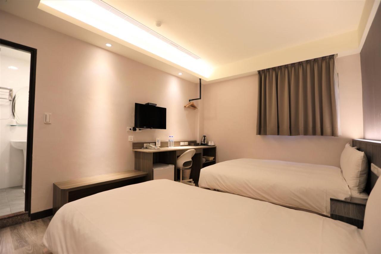 Chair Man Hotel 3*