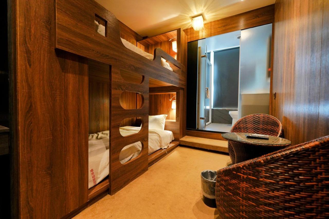 Hotel Meworld - Main Station 2*