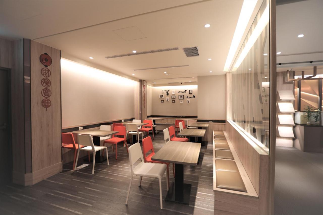 Chair Man Hotel 3*