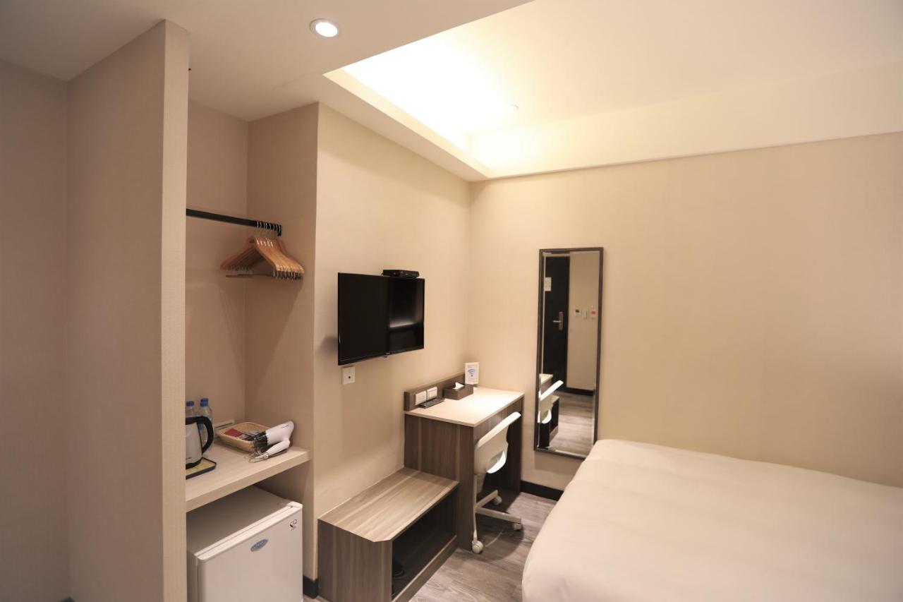 Chair Man Hotel Taipei