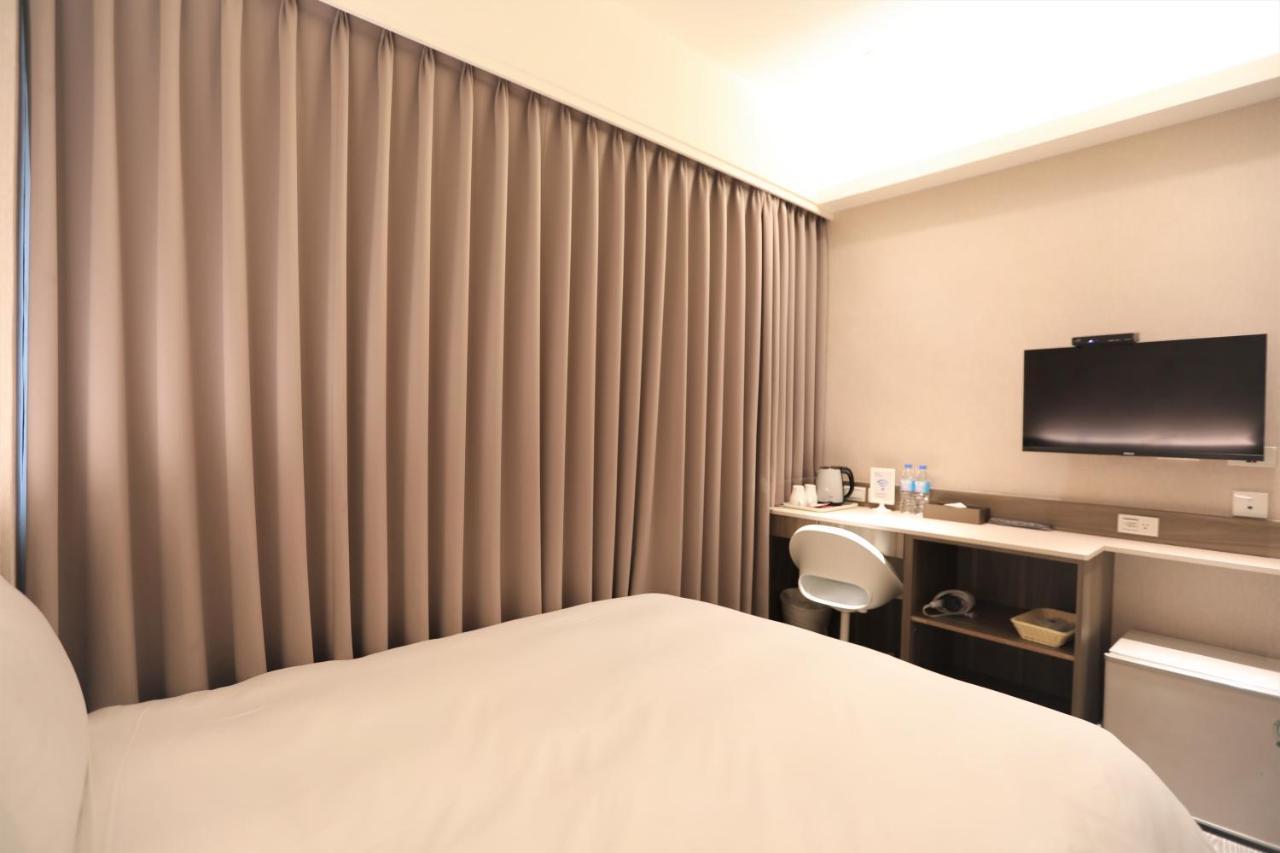Hotel Chair Man 3*